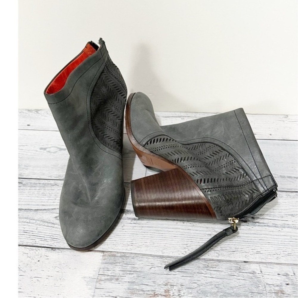 Coach Honey soft waxy leather zip-up ankle boots in gray sz 8.5